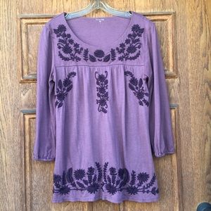 🌸GARNET HILL Long 3/4 sleeve embroidered top.